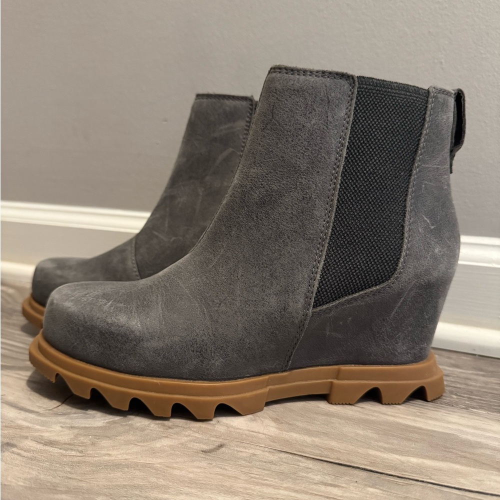Gray Wedge Ankle Boots, Sorel size 7. New, never worn.
